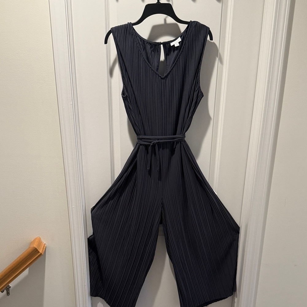 Sleeveless Pleated Grey Jumpsuit with Tie Waist